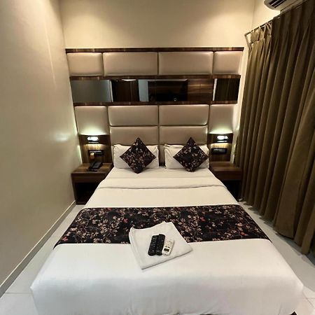 Hotel Shahi Darbar Terminal-2 Мумбай Екстериор снимка