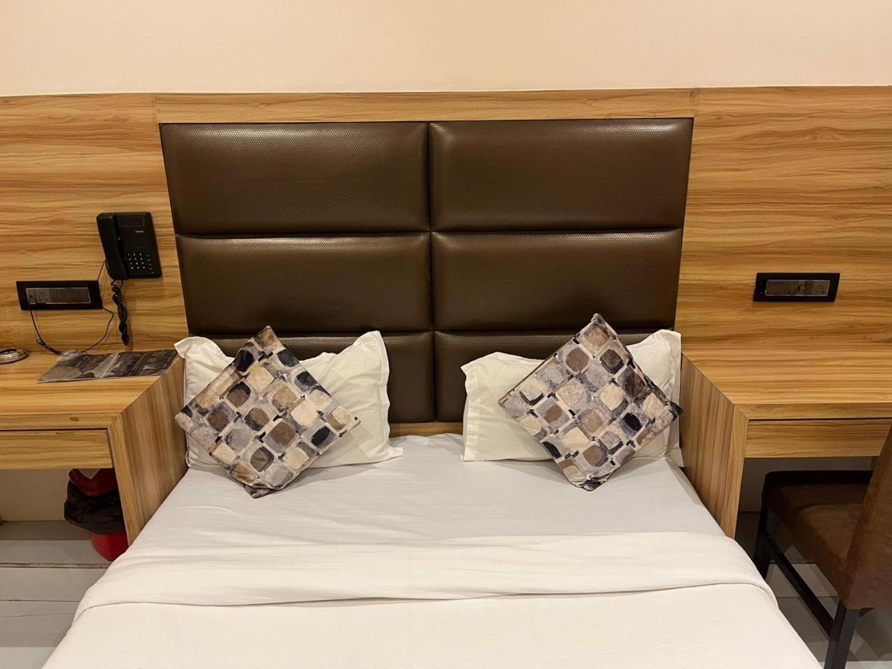 Hotel Shahi Darbar Terminal-2 Мумбай Екстериор снимка