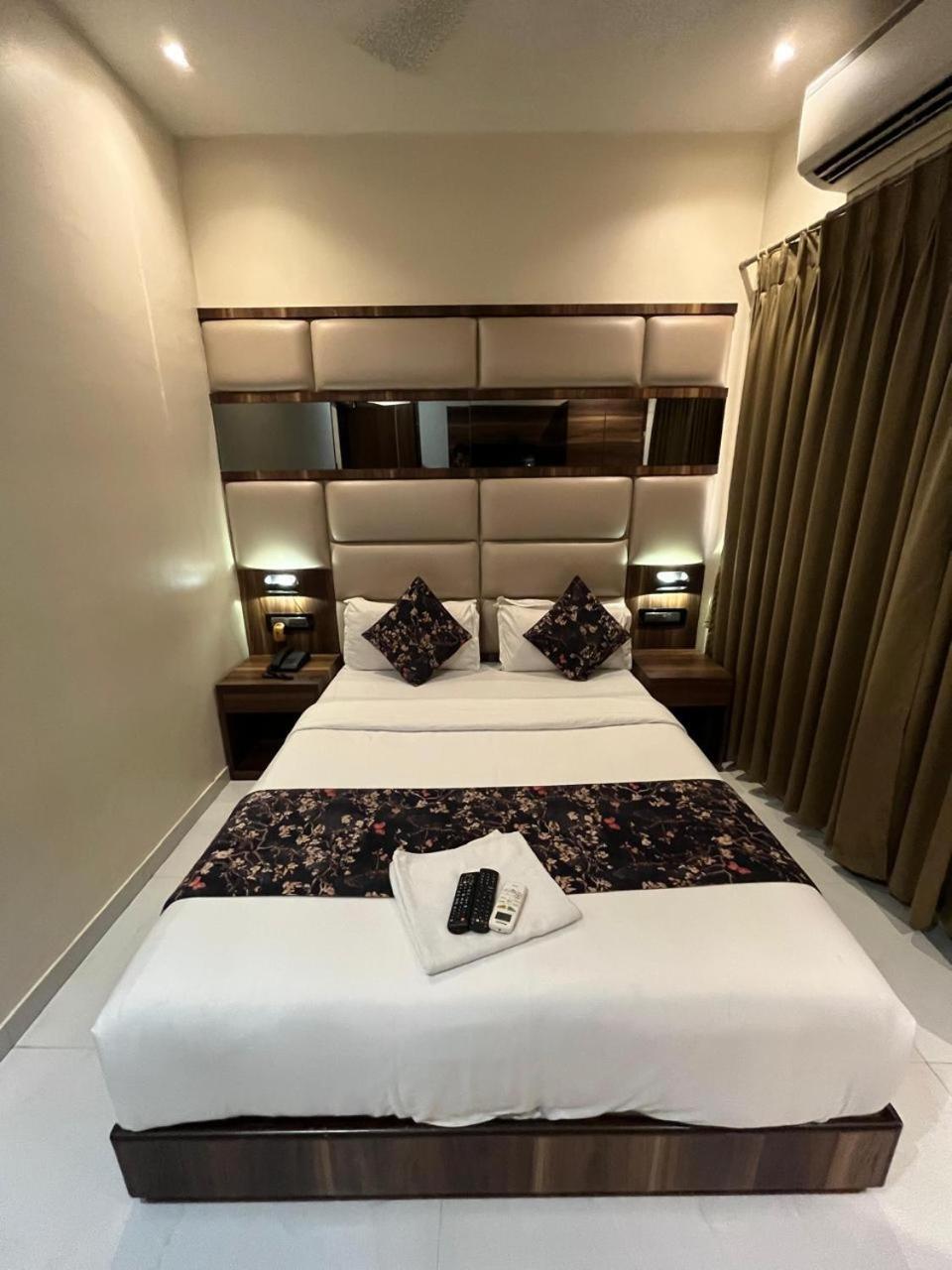 Hotel Shahi Darbar Terminal-2 Мумбай Екстериор снимка
