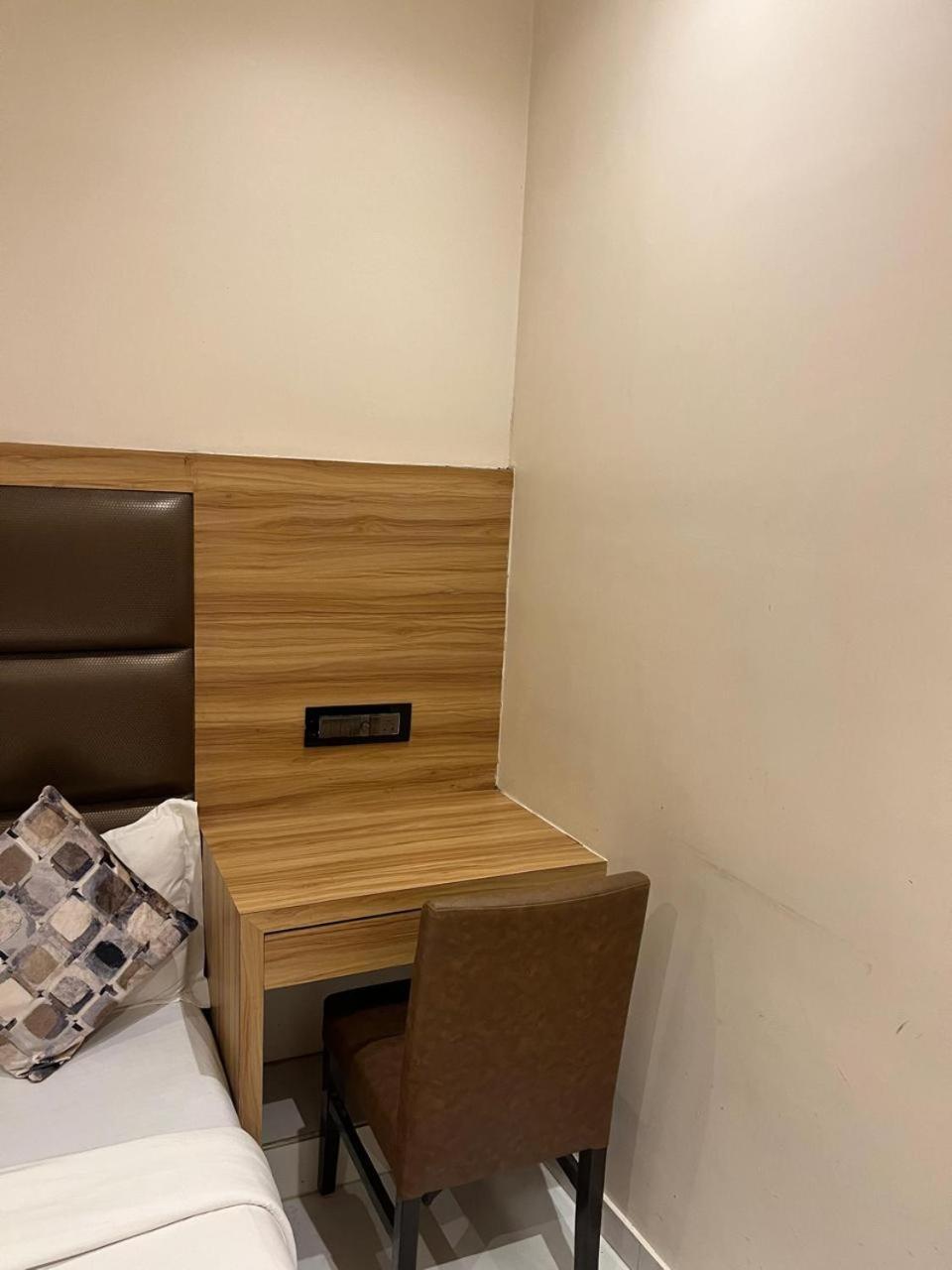 Hotel Shahi Darbar Terminal-2 Мумбай Екстериор снимка