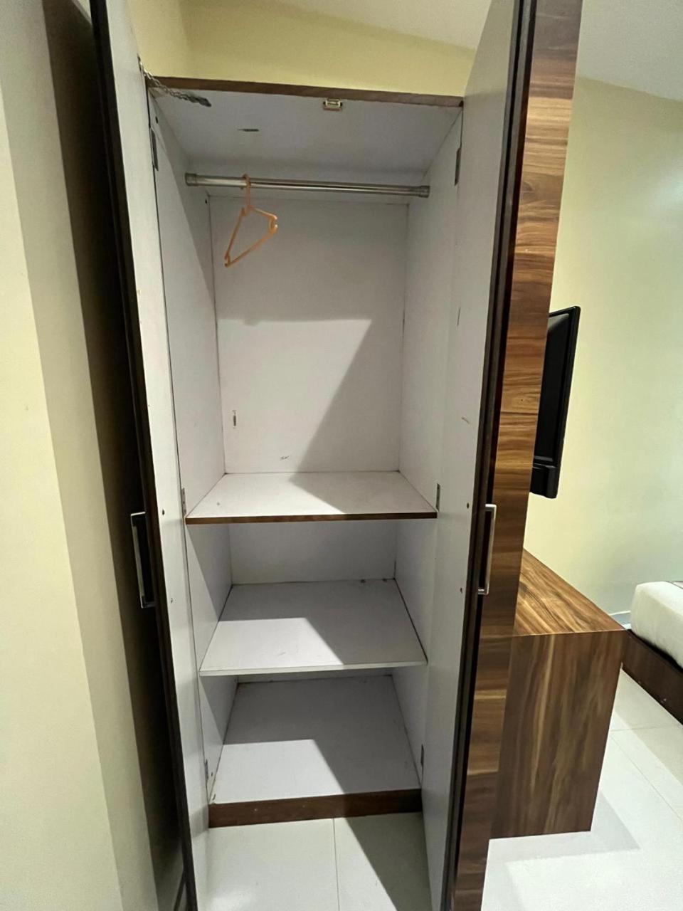 Hotel Shahi Darbar Terminal-2 Мумбай Екстериор снимка